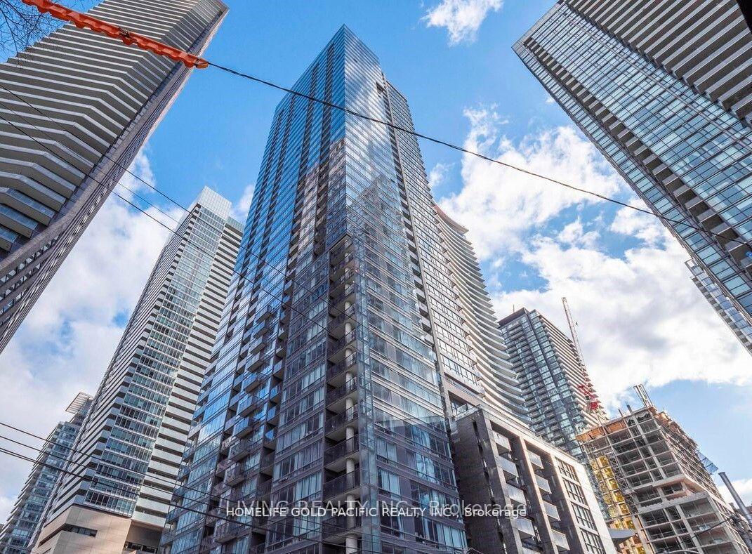 Front of Unit 516, 295 Adelaide Street W
