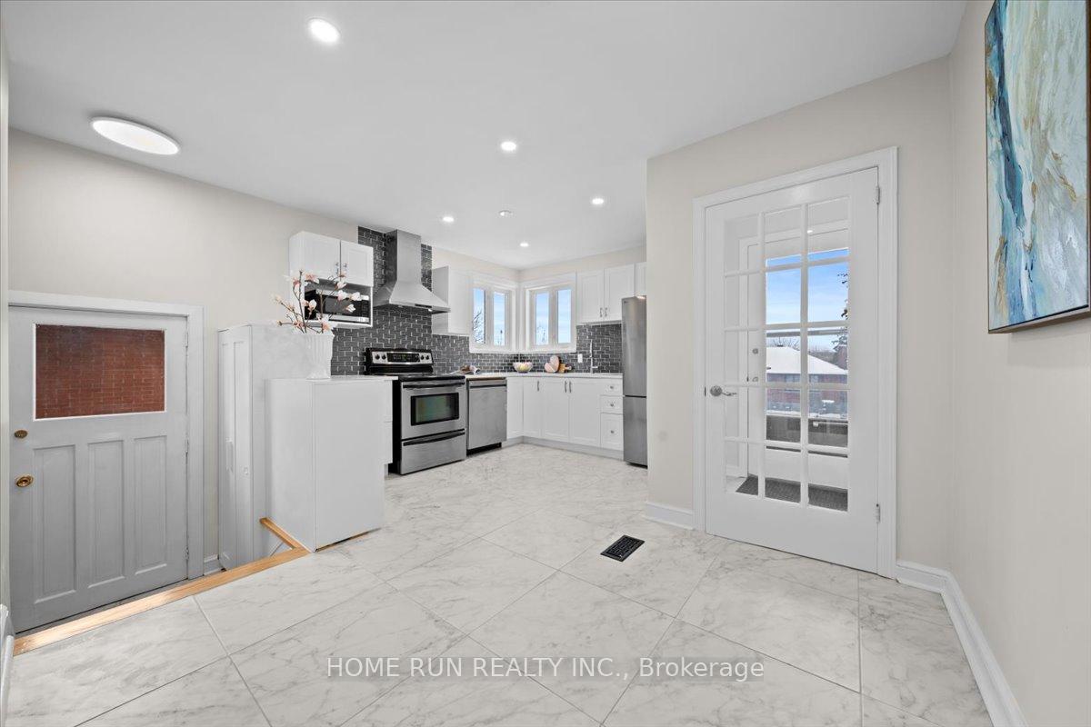 Photo 2 of 841 Iroquois Road, Ottawa, McKellar Heights/Glabar Park — HOMEH