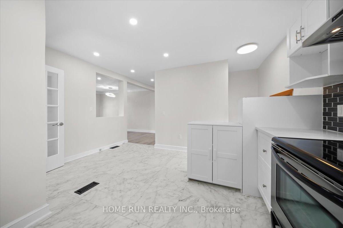 Photo 3 of 841 Iroquois Road, Ottawa, McKellar Heights/Glabar Park — HOMEH