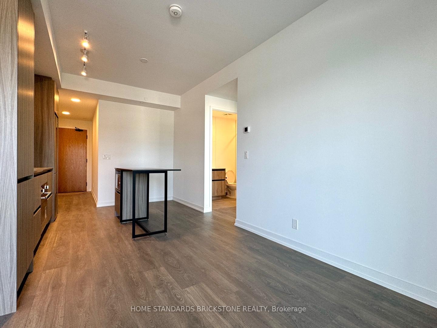Photo 6 of Unit 501, 8 Beverley Glen Boulevard, Vaughan, Beverley Glen — HOMEH