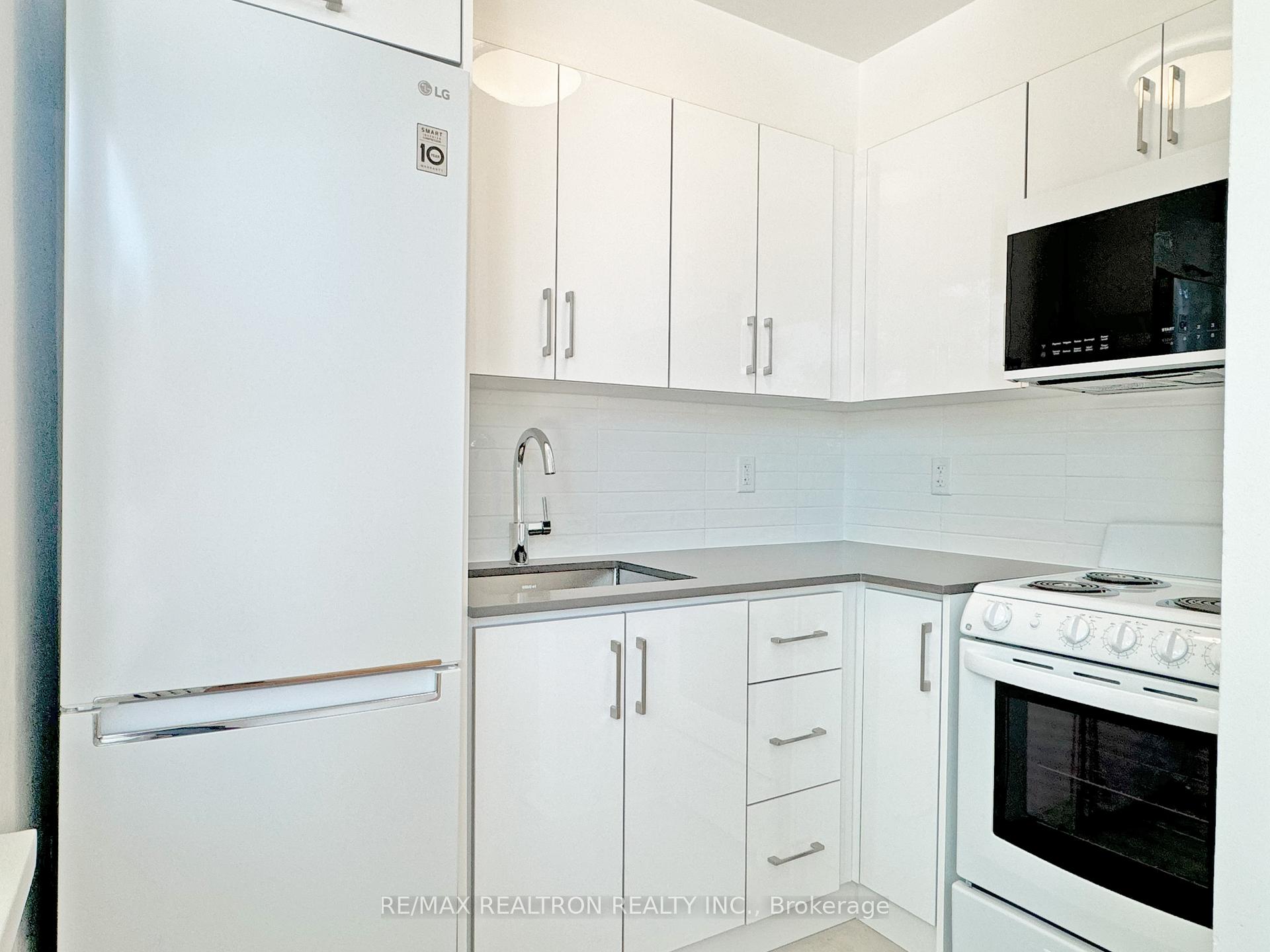 Photo 2 of Unit 509, 1545 Bathurst Street, Toronto, Forest Hill South — HOMEH