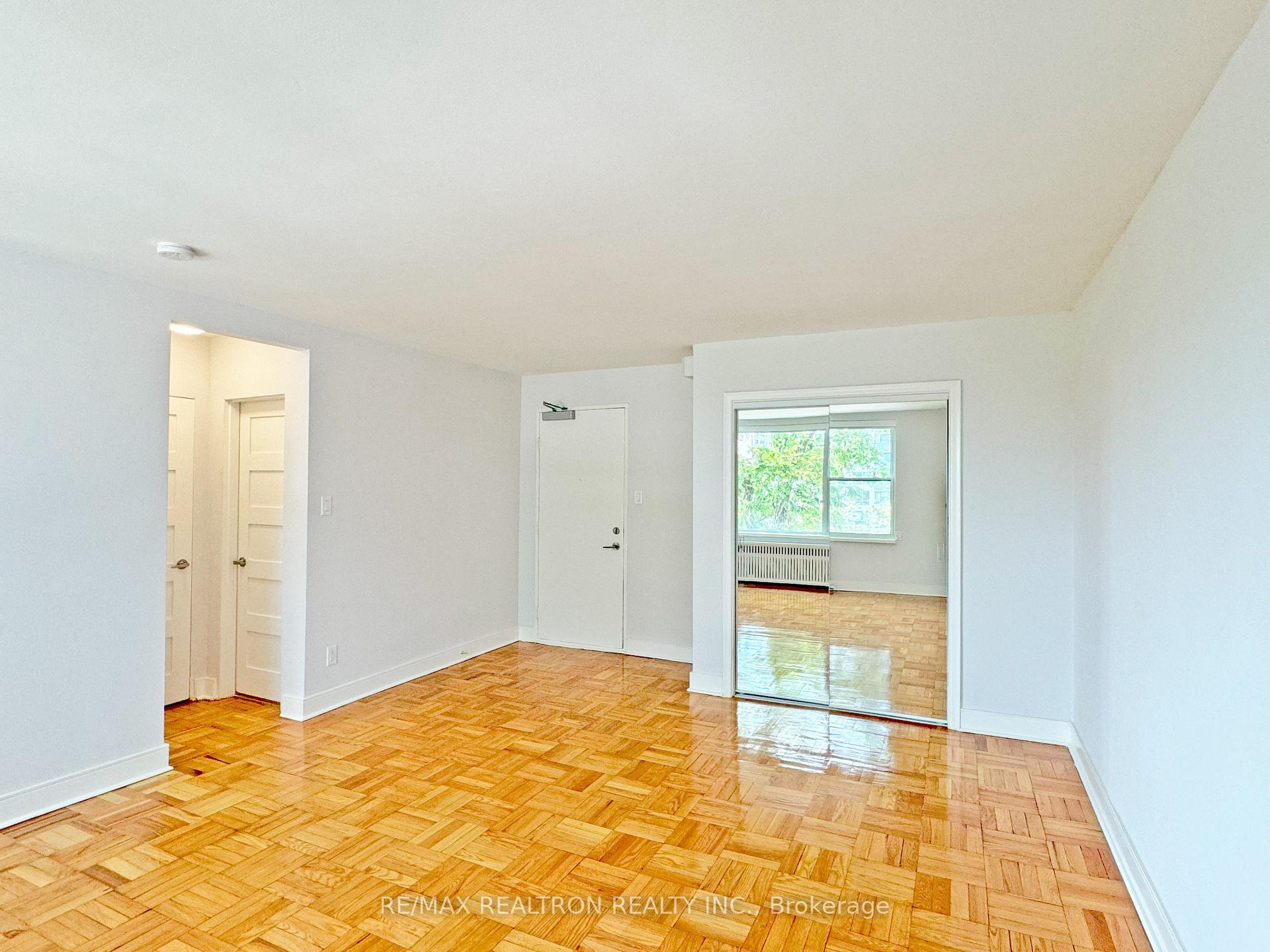 Photo 5 of Unit 509, 1545 Bathurst Street, Toronto, Forest Hill South — HOMEH