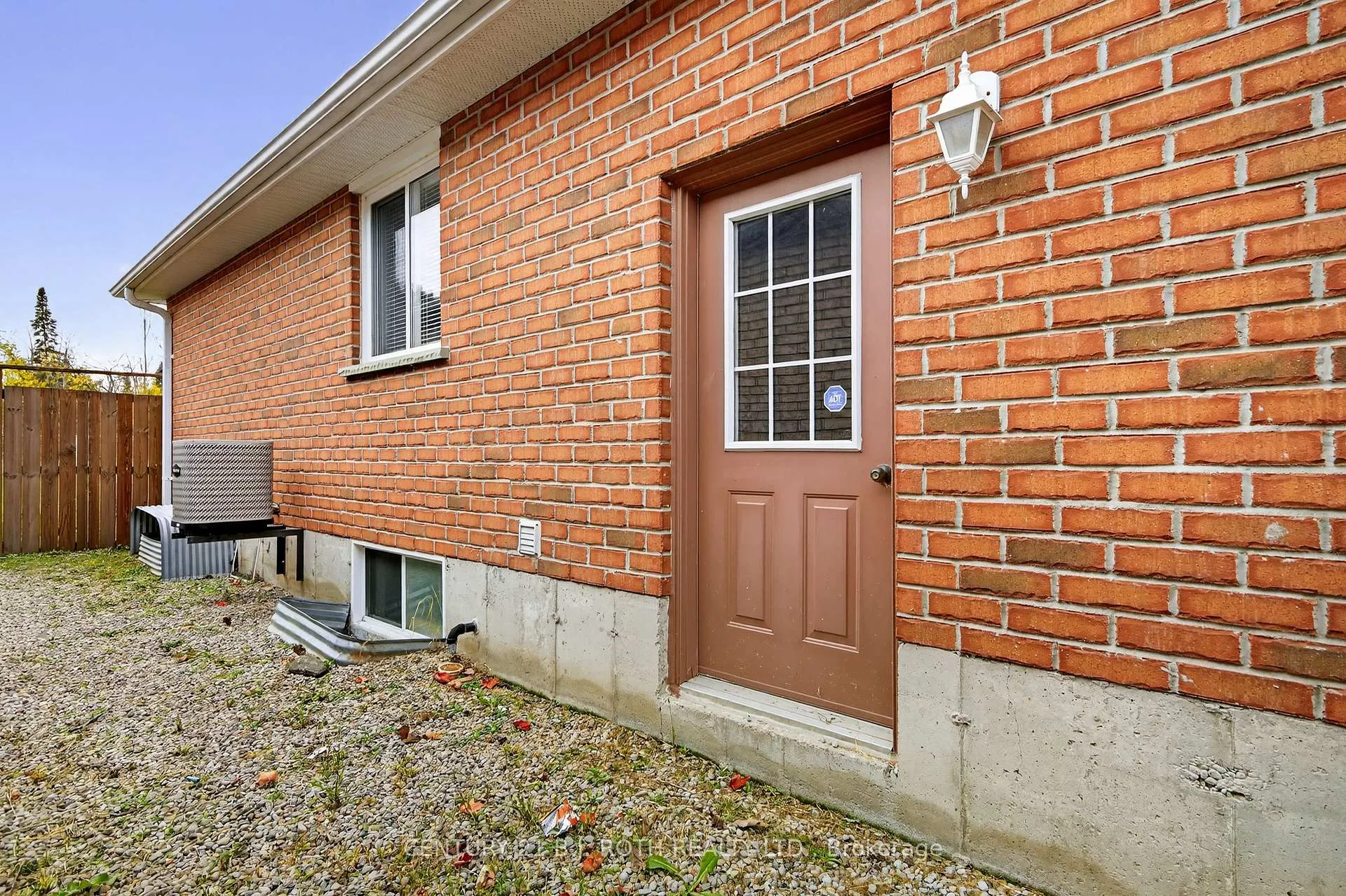 Photo 3 of 655 Glen Cedar Crescent, Innisfil, Rural Innisfil — HOMEH
