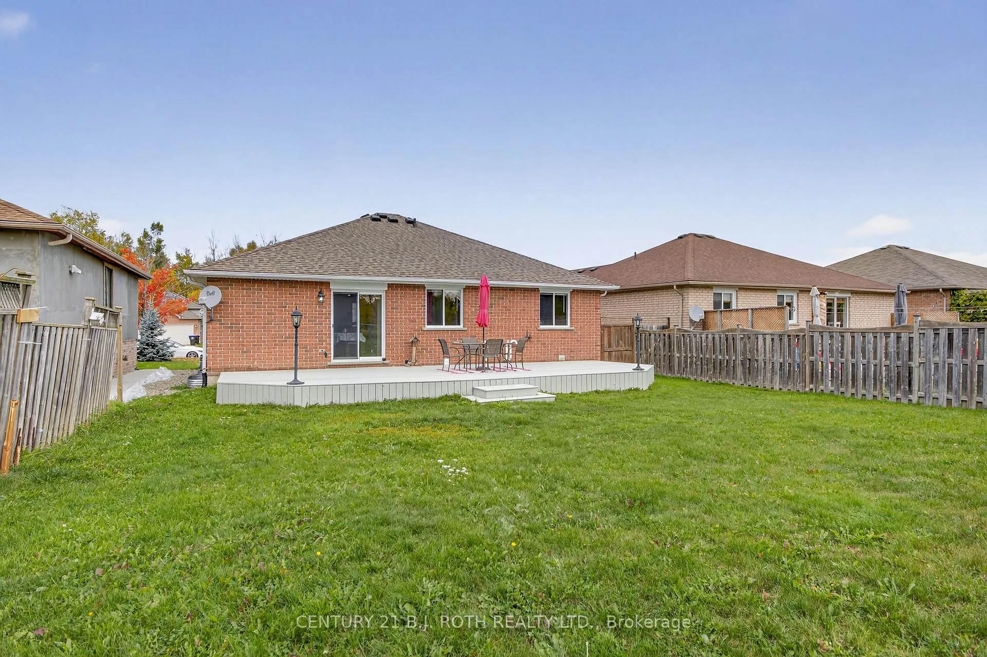 Photo 5 of 655 Glen Cedar Crescent, Innisfil, Rural Innisfil — HOMEH