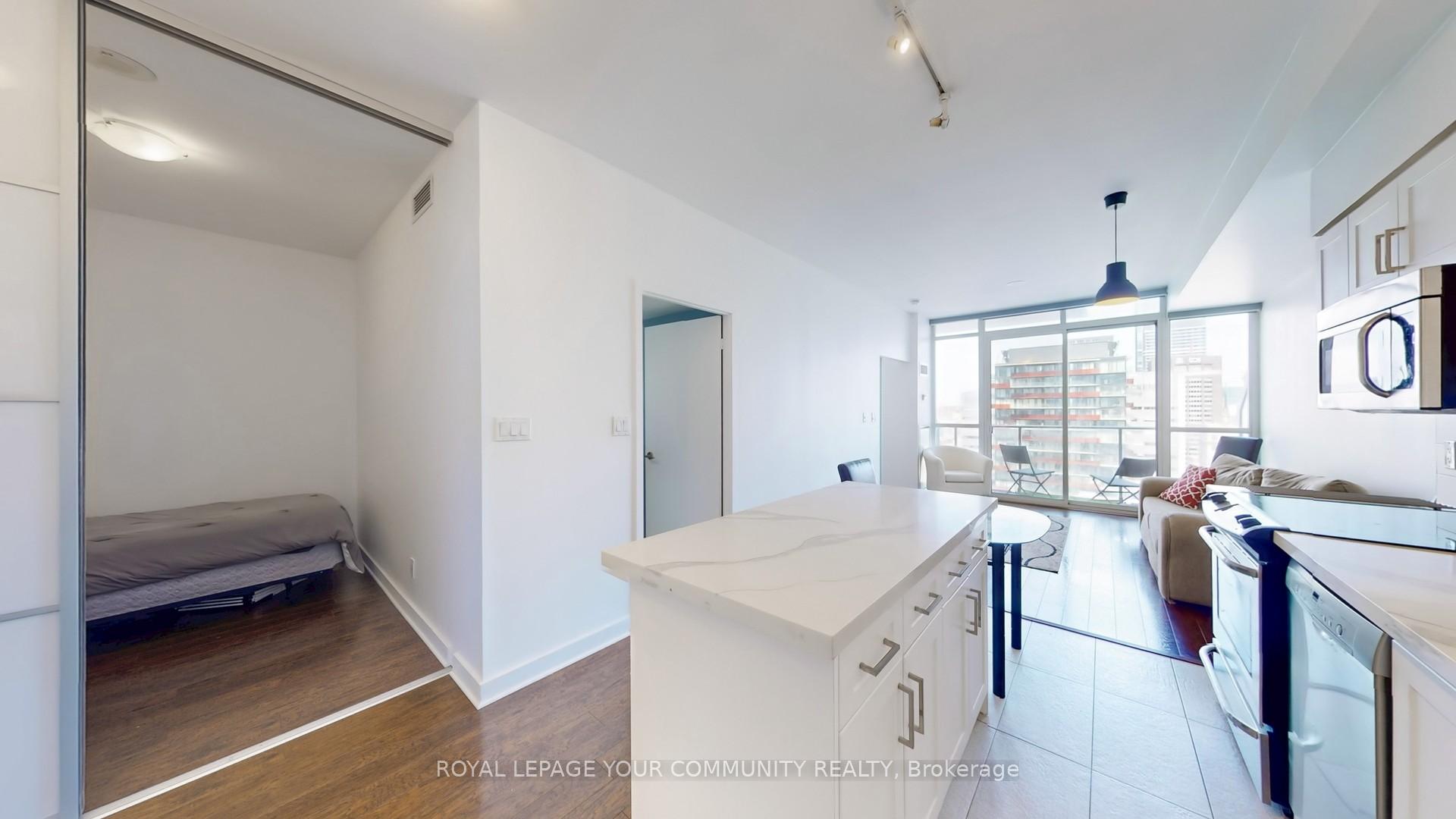 Photo 4 of Unit 2305, 126 Simcoe Street, Toronto, Waterfront Communities — HOMEH