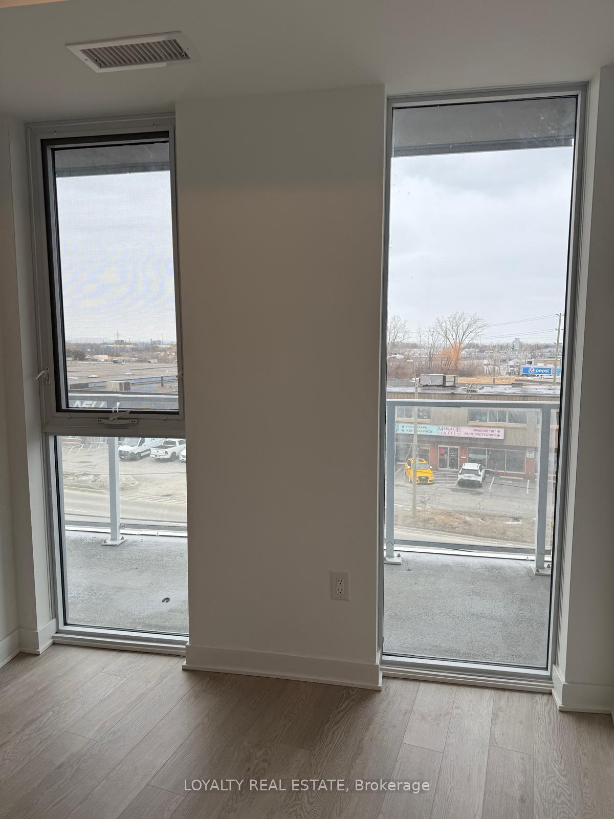 Photo 5 of Unit 307, 2782 Barton Street E, Hamilton, Riverdale — HOMEH