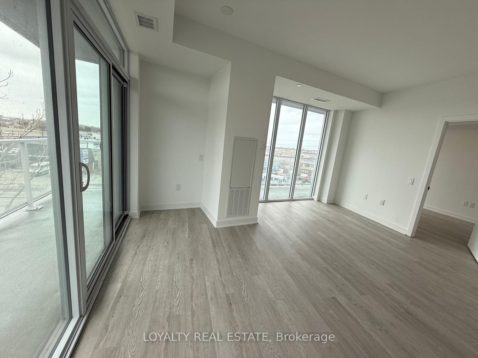 Photo 8 of Unit 307, 2782 Barton Street E, Hamilton, Riverdale — HOMEH