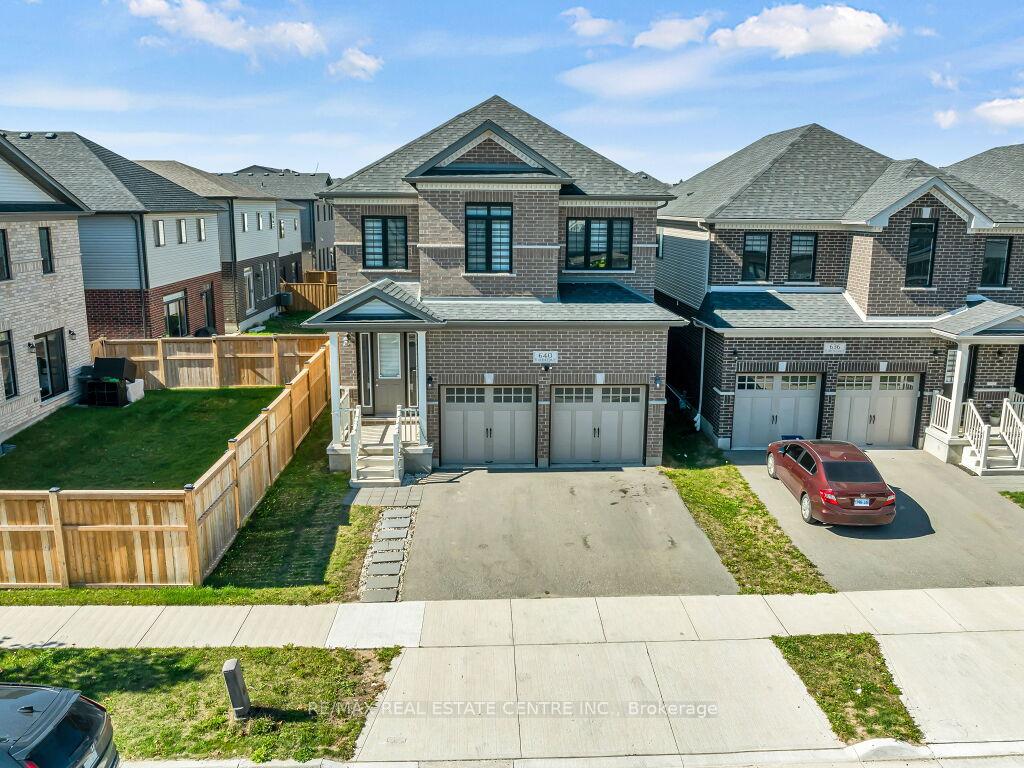 Photo 2 of 640 Florencedale Crescent, Kitchener — HOMEH