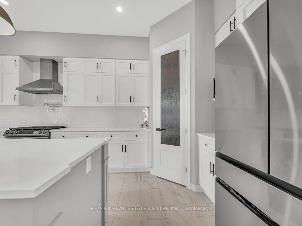 Photo 11 of 640 Florencedale Crescent, Kitchener — HOMEH