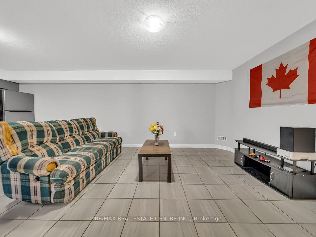 Photo 37 of 640 Florencedale Crescent, Kitchener — HOMEH