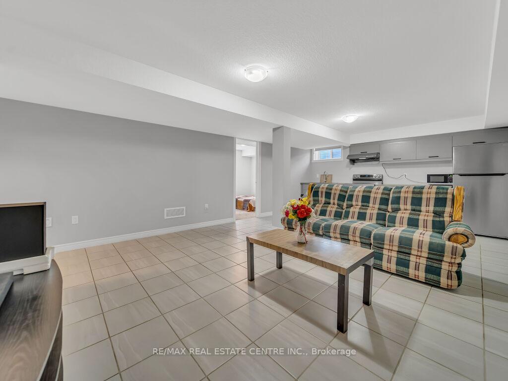 Photo 38 of 640 Florencedale Crescent, Kitchener — HOMEH
