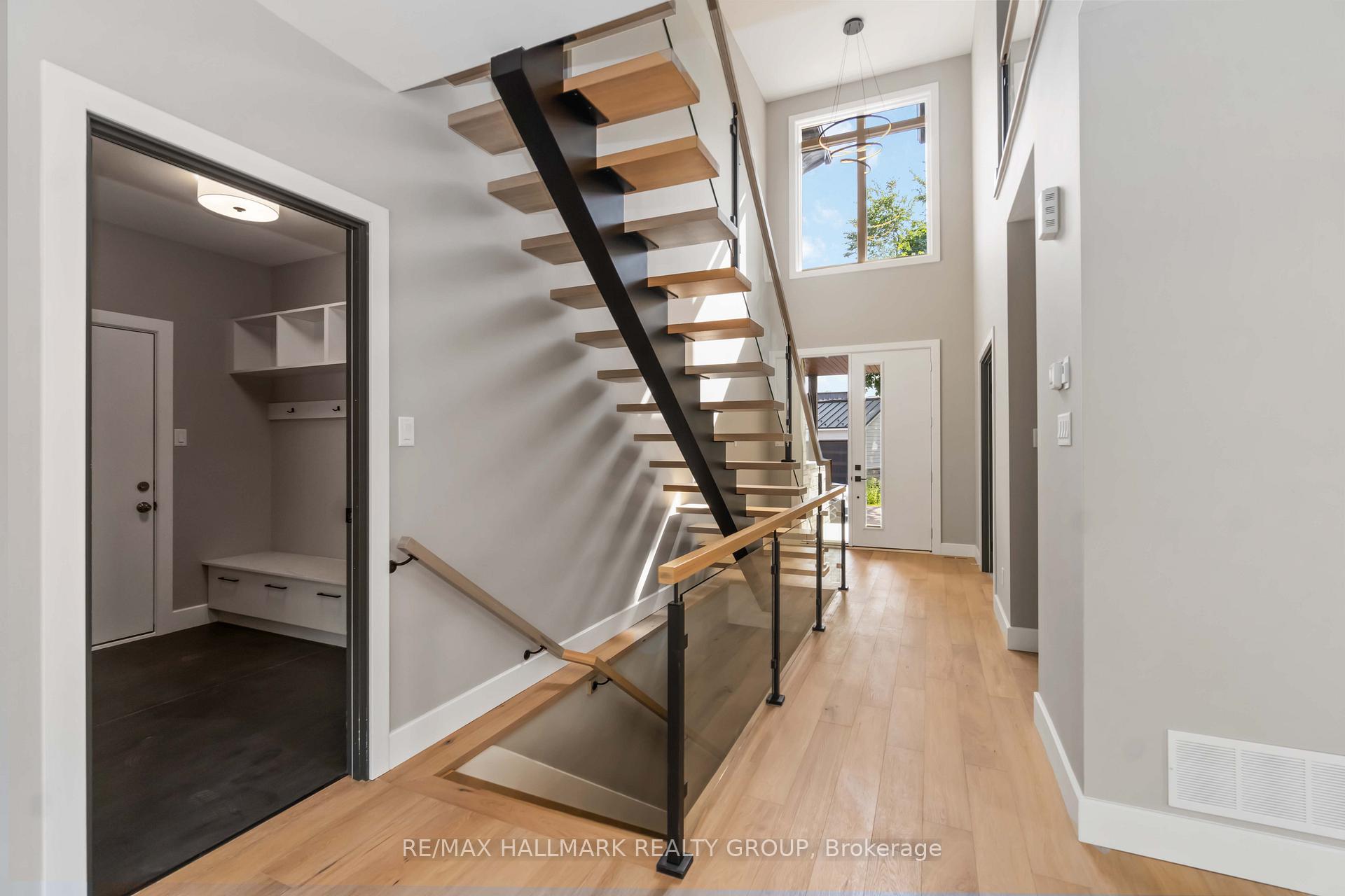 Photo 2 of 110 Theberge Private, Ottawa, Meadowlands/St. Claire Gardens — HOMEH