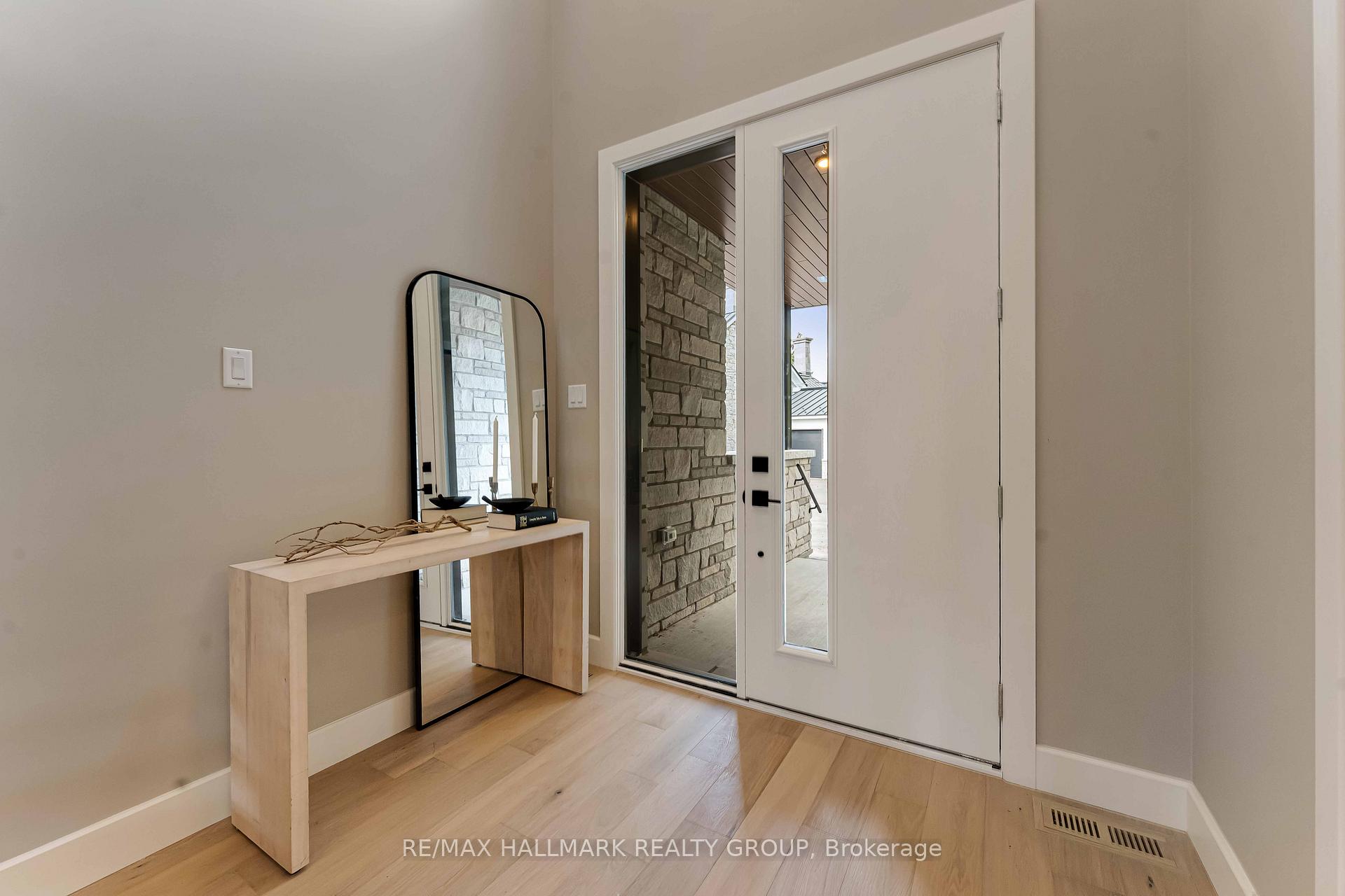 Photo 3 of 110 Theberge Private, Ottawa, Meadowlands/St. Claire Gardens — HOMEH