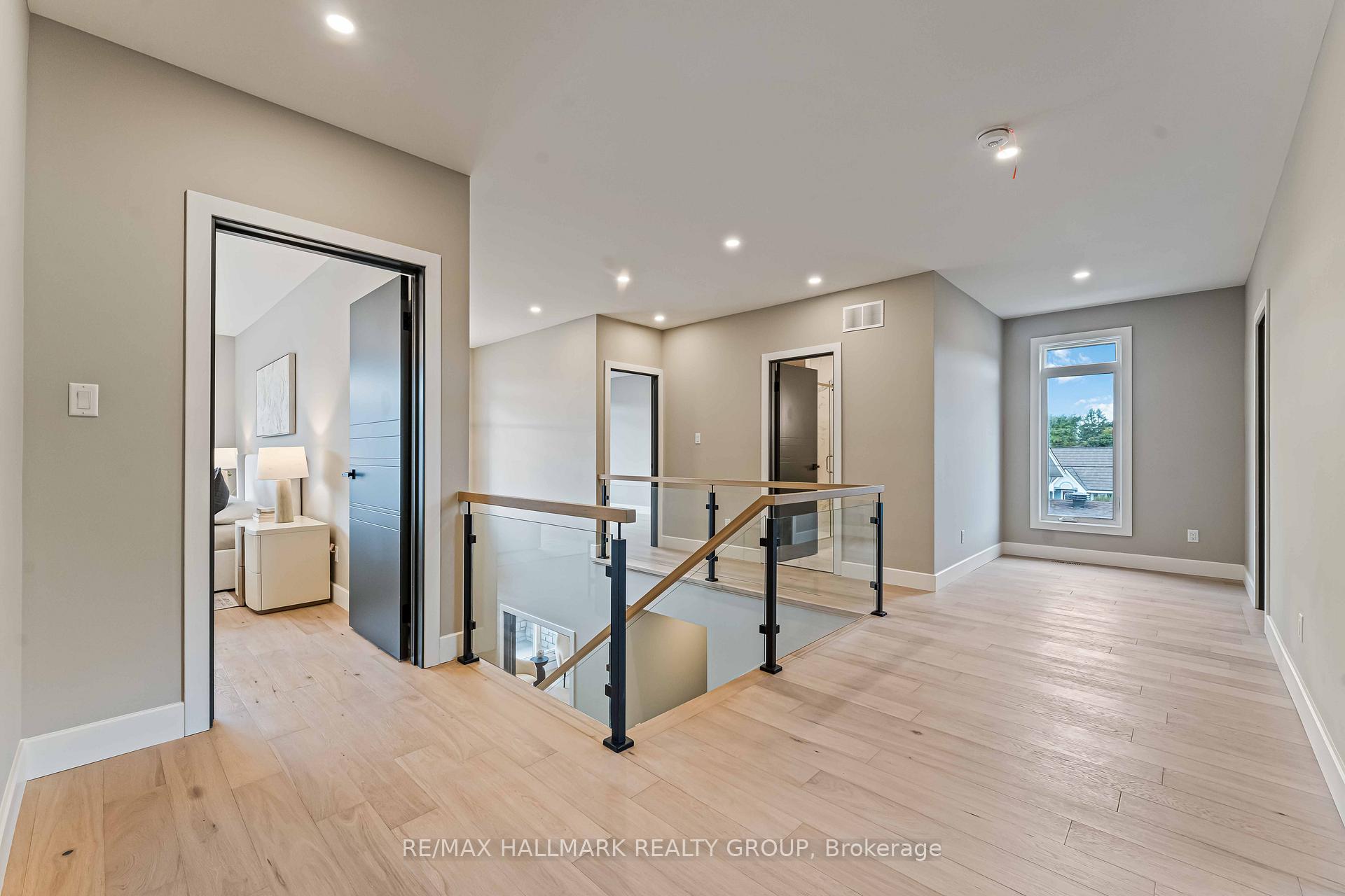 Photo 15 of 110 Theberge Private, Ottawa, Meadowlands/St. Claire Gardens — HOMEH