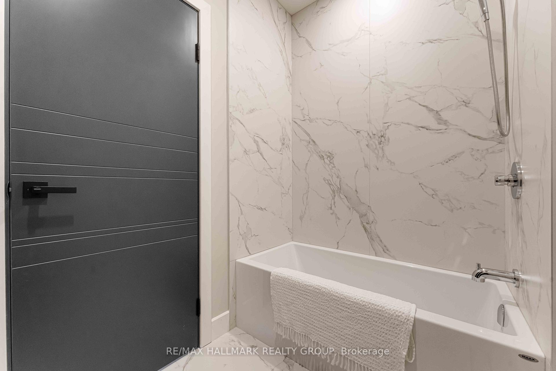 Photo 25 of 110 Theberge Private, Ottawa, Meadowlands/St. Claire Gardens — HOMEH