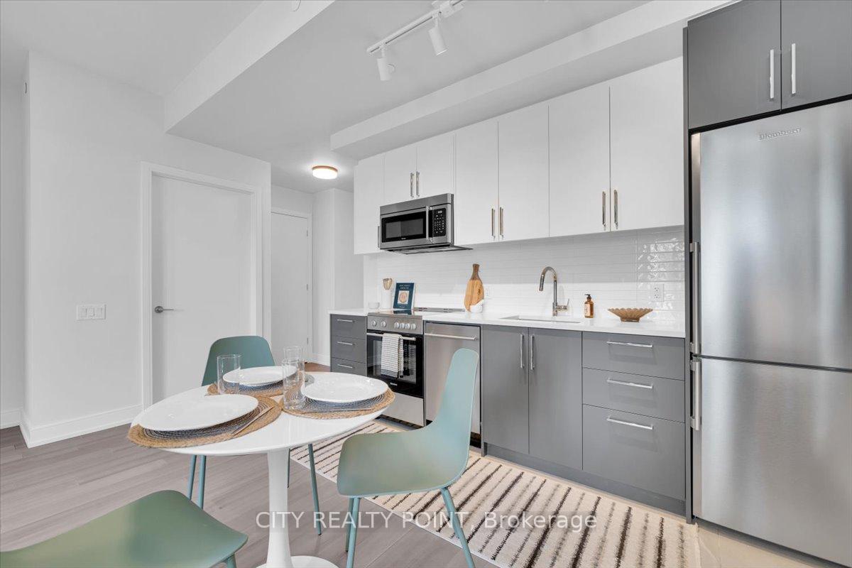 Photo 4 of Unit 315, 664 Spadina Avenue, Toronto, University — HOMEH