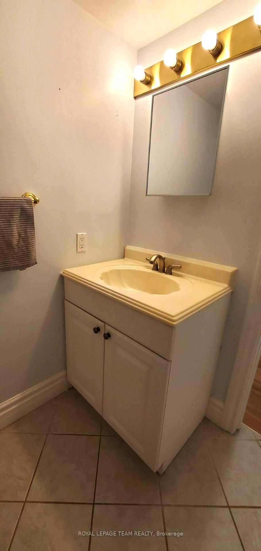Photo 8 of Unit B, 2064 River Road, Ottawa, Manotick East to Manotick Station — HOMEH