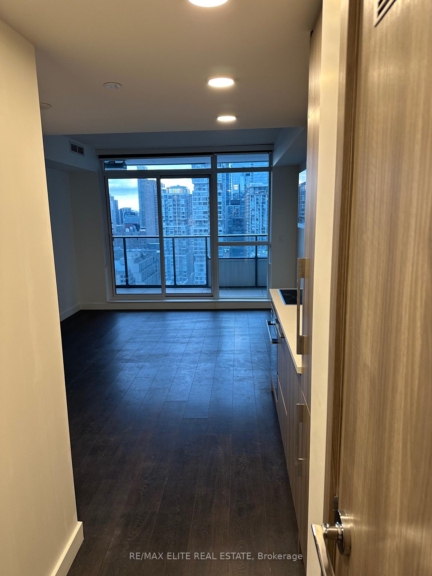 Photo 6 of Unit 3303, 38 Widmer Street, Toronto, Waterfront Communities — HOMEH