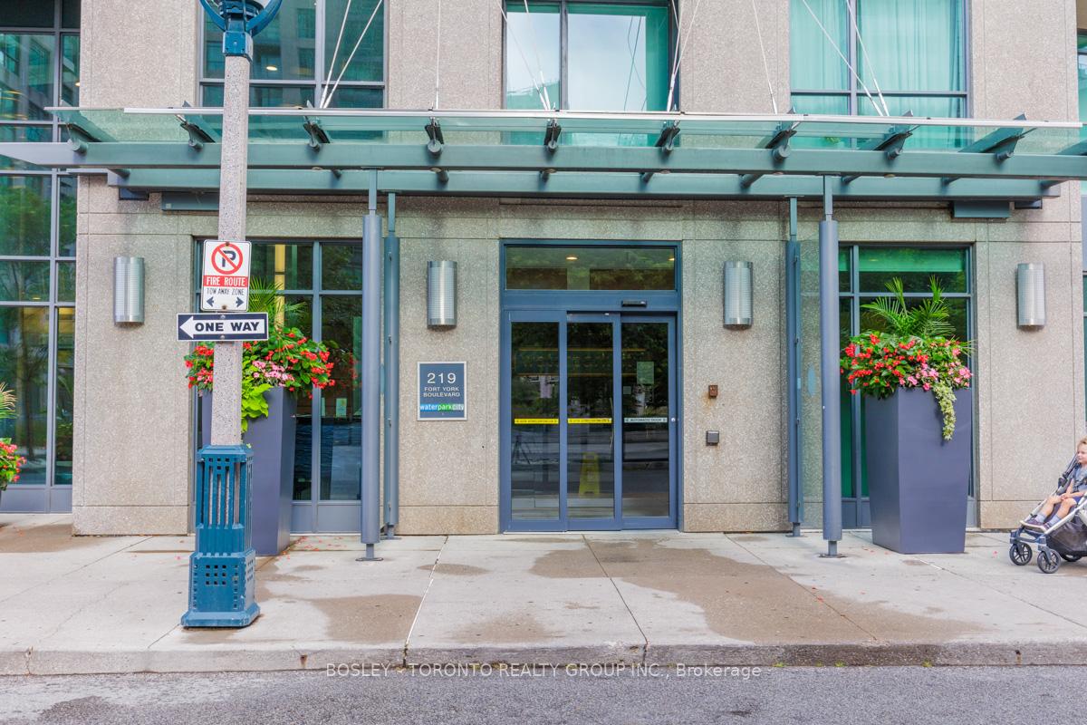 Photo 2 of Unit 610, 219 Fort York Boulevard, Toronto, Niagara — HOMEH