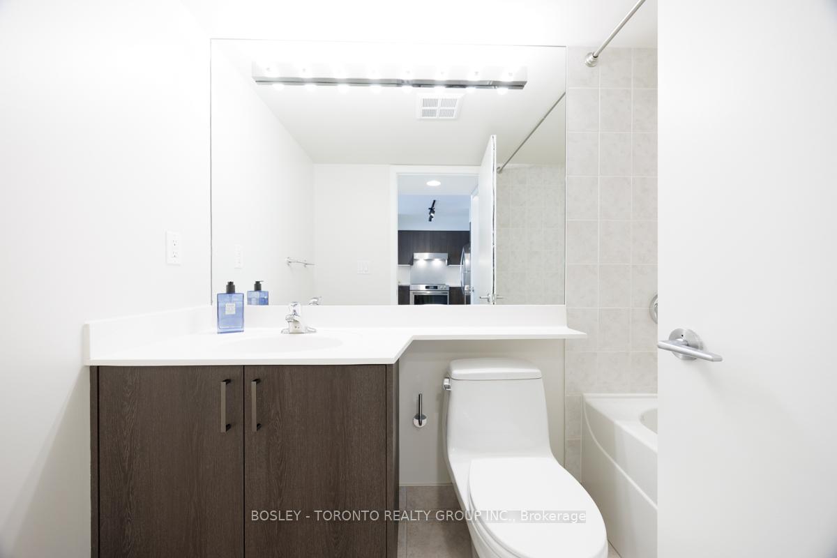 Photo 4 of Unit 610, 219 Fort York Boulevard, Toronto, Niagara — HOMEH