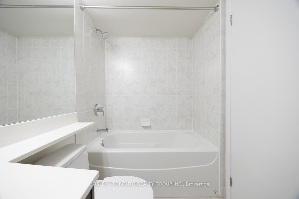 Photo 6 of Unit 610, 219 Fort York Boulevard, Toronto, Niagara — HOMEH
