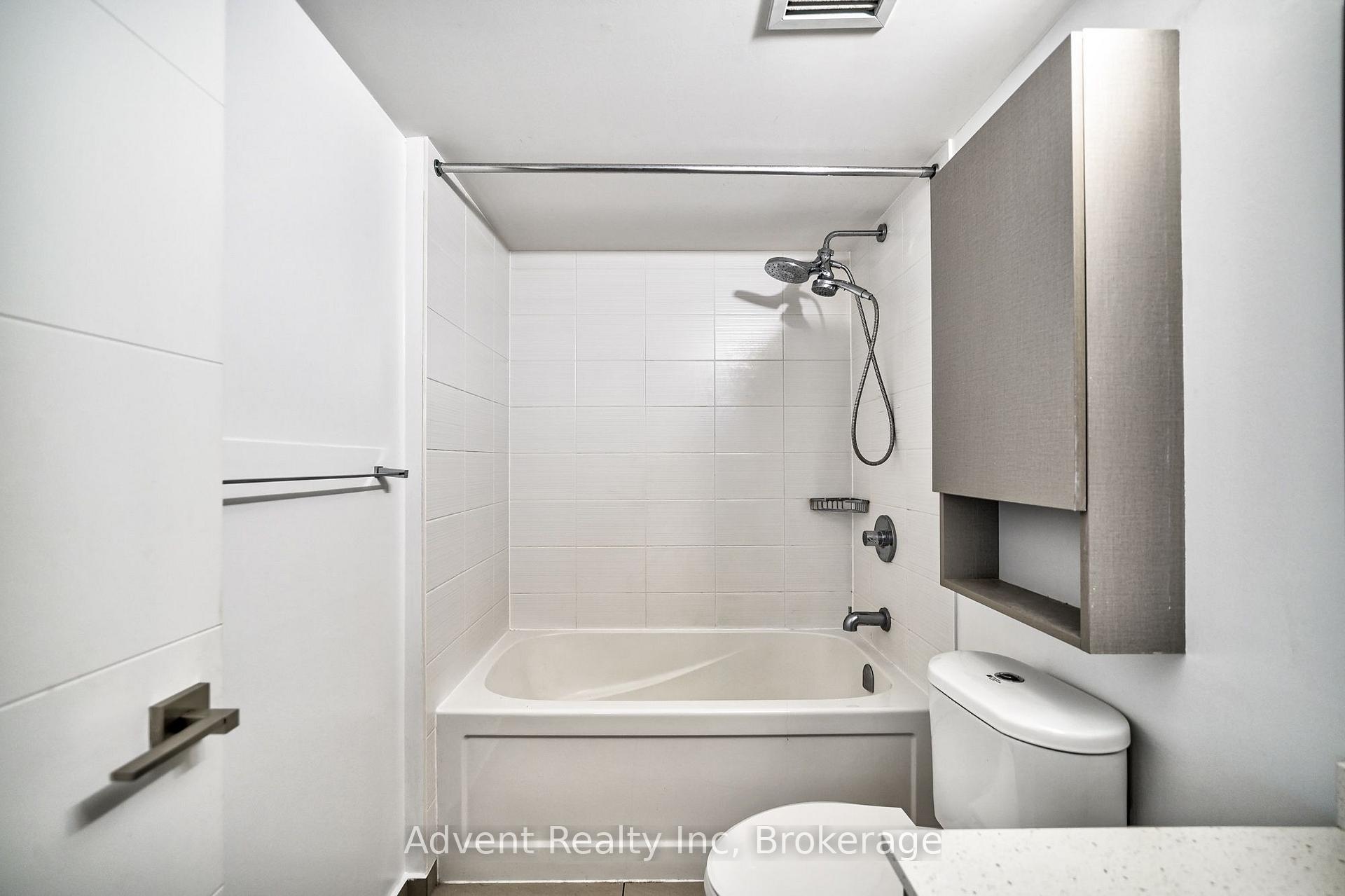 Photo 8 of Unit 725, 18 Uptown Drive, Markham, Unionville — HOMEH
