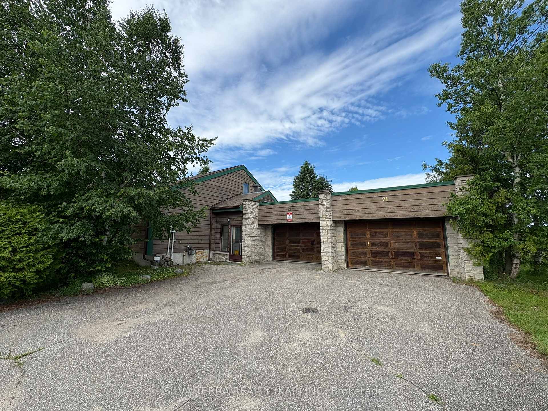 Front of 21 De La Coupe Avenue Val Rita