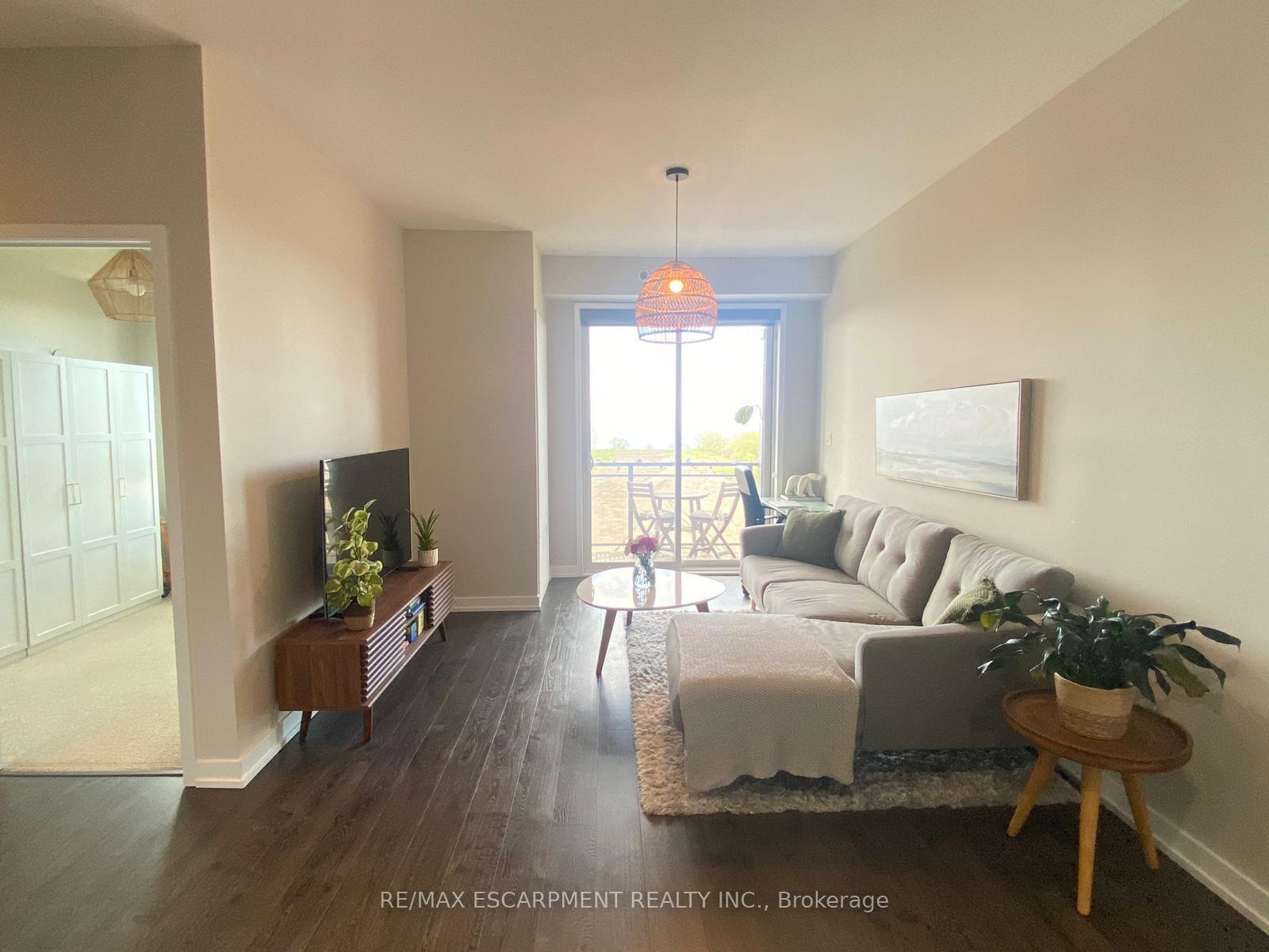 Photo 8 of Unit 404, 520 North Service Road, Grimsby, Grimsby Beach — HOMEH