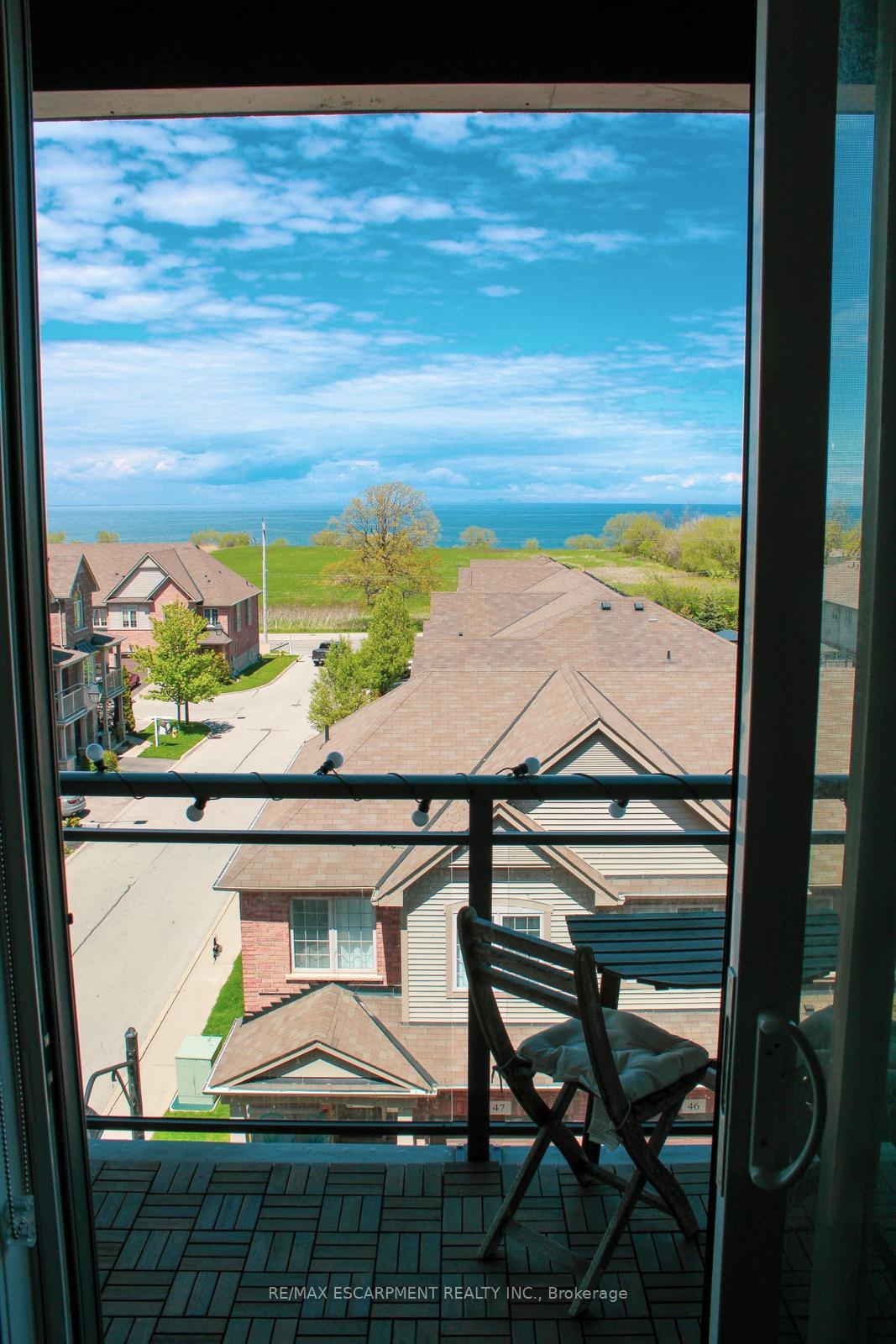 Photo 6 of Unit 404, 520 North Service Road, Grimsby, Grimsby Beach — HOMEH