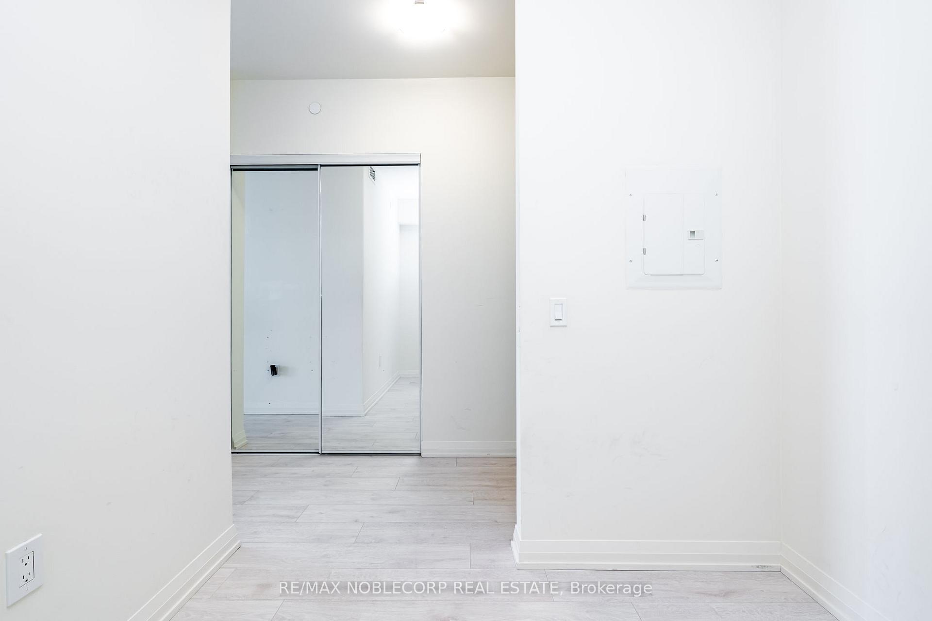 Photo 5 of Unit 2017, 9000 Jane Street, Vaughan, Concord — HOMEH