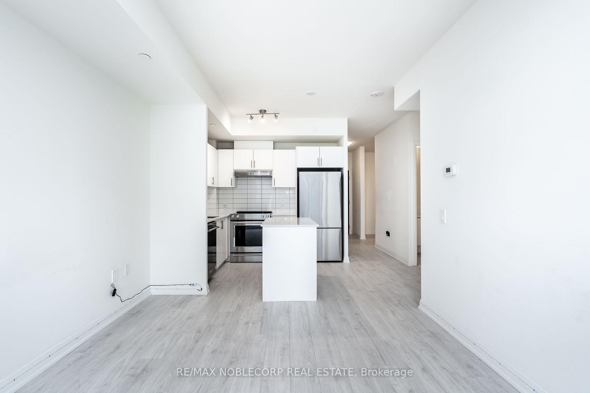 Photo 3 of Unit 2017, 9000 Jane Street, Vaughan, Concord — HOMEH