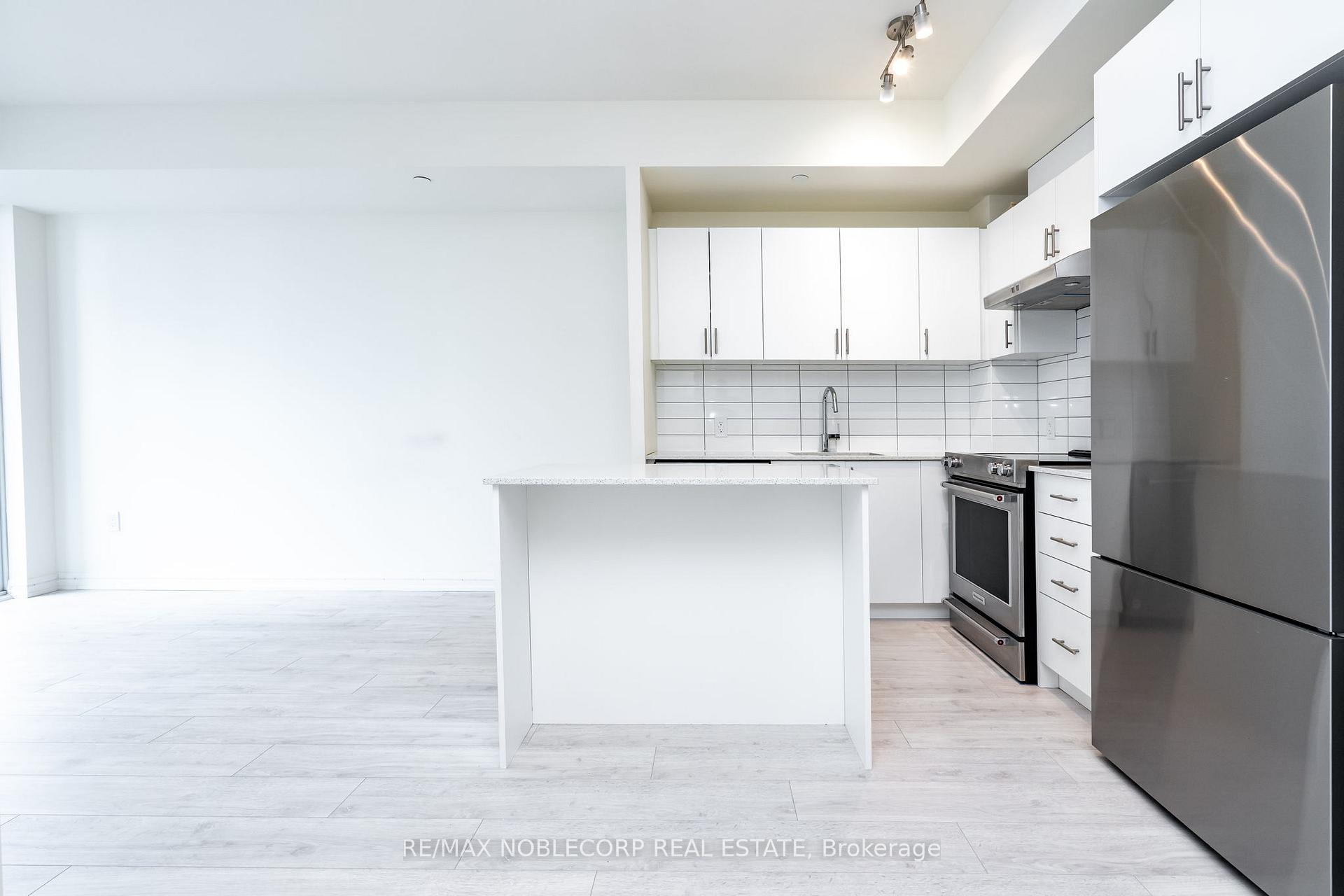 Photo 6 of Unit 2017, 9000 Jane Street, Vaughan, Concord — HOMEH