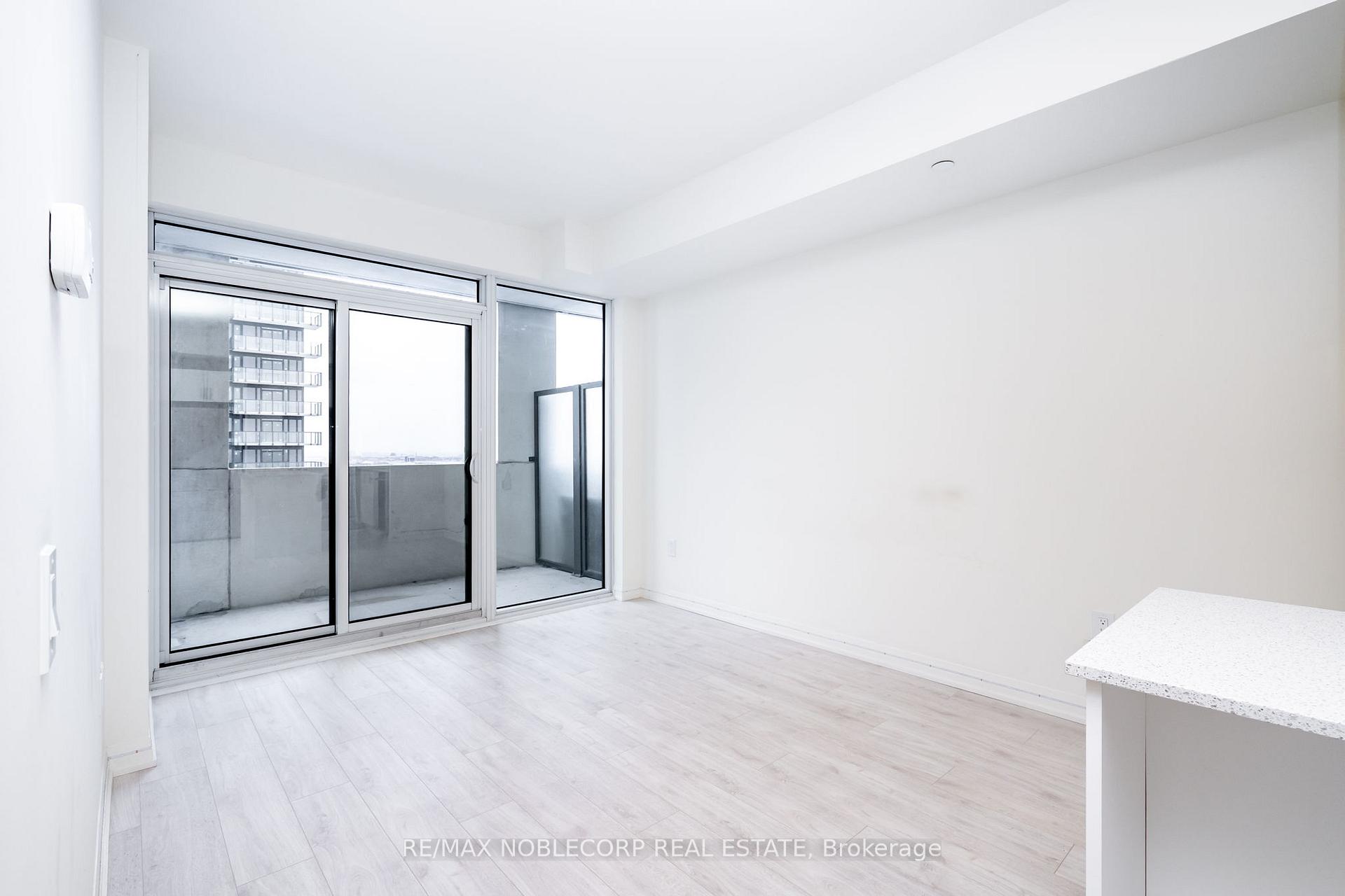 Photo 17 of Unit 2017, 9000 Jane Street, Vaughan, Concord — HOMEH