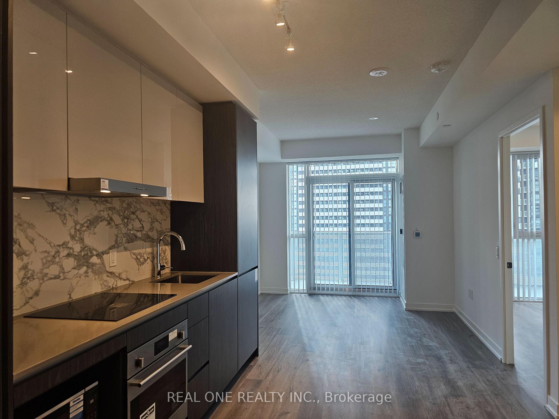 Photo 10 of Unit 1102, 28 Interchange Way, Vaughan, Vaughan Corporate Centre — HOMEH