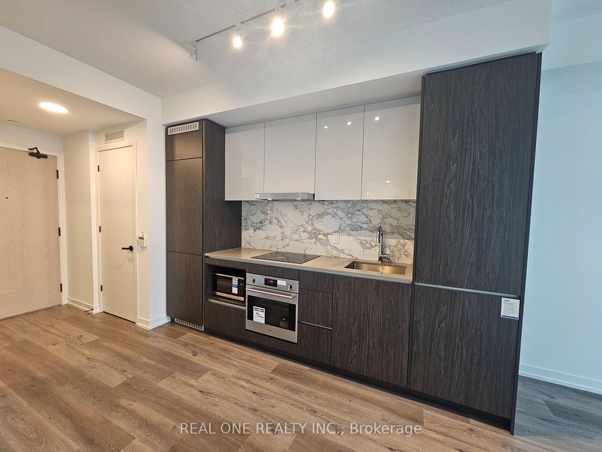 Photo 5 of Unit 1102, 28 Interchange Way, Vaughan, Vaughan Corporate Centre — HOMEH