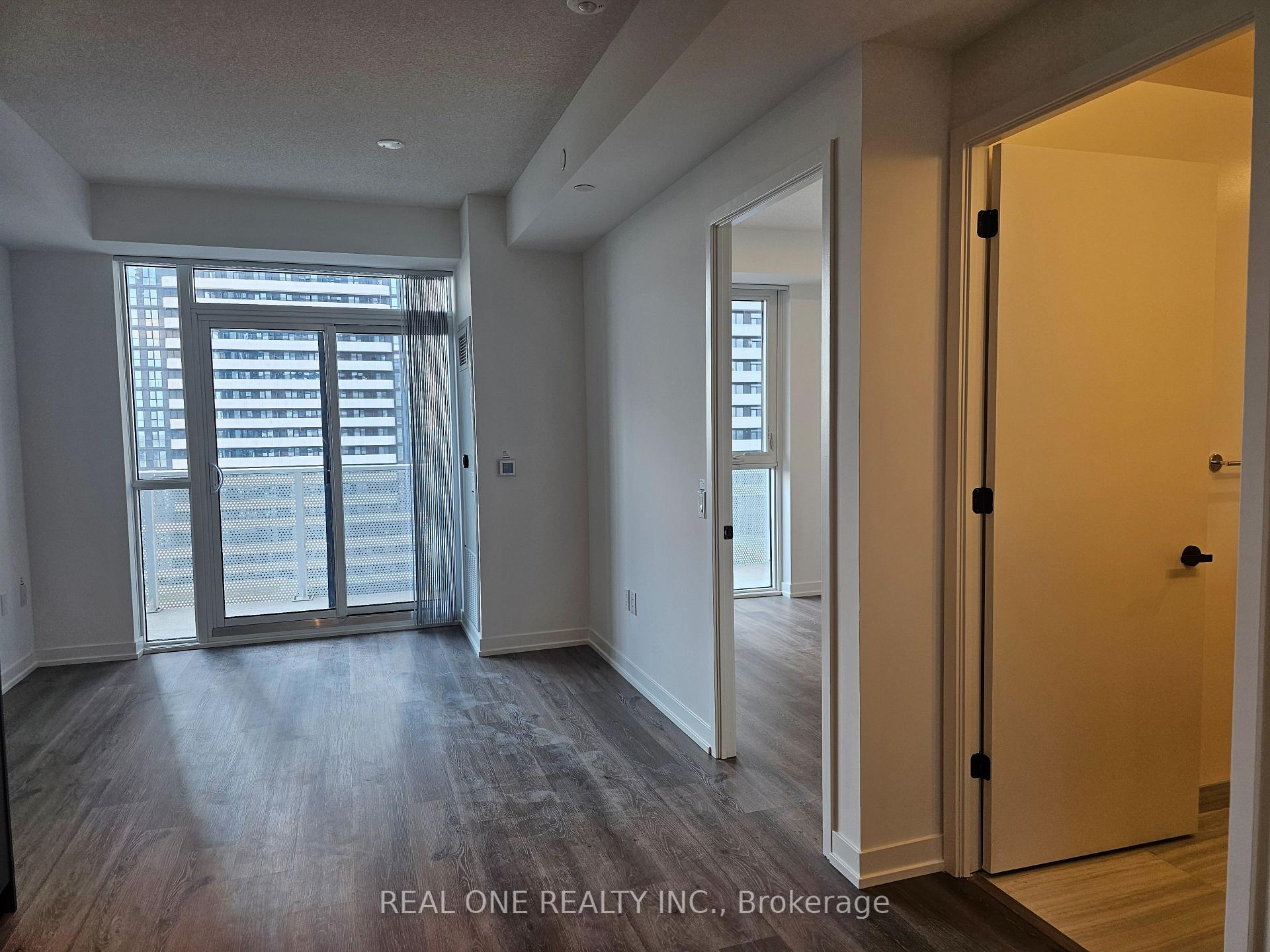 Photo 9 of Unit 1102, 28 Interchange Way, Vaughan, Vaughan Corporate Centre — HOMEH