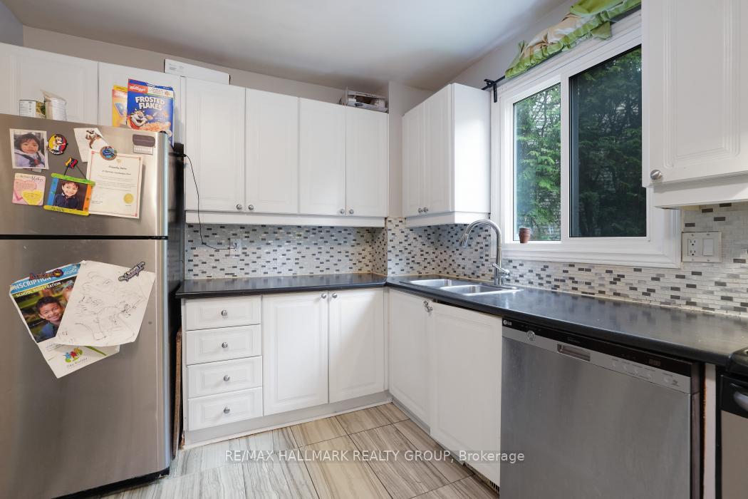 Photo 9 of 24 Erin Crescent, Ottawa, Hunt Club — HOMEH