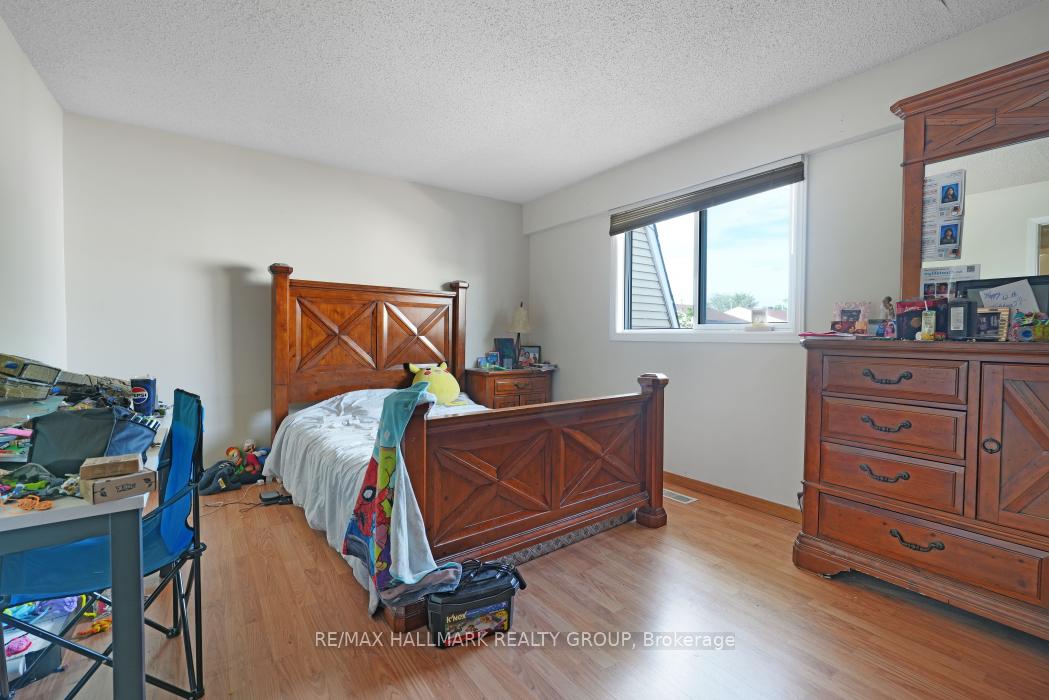 Photo 11 of 24 Erin Crescent, Ottawa, Hunt Club — HOMEH