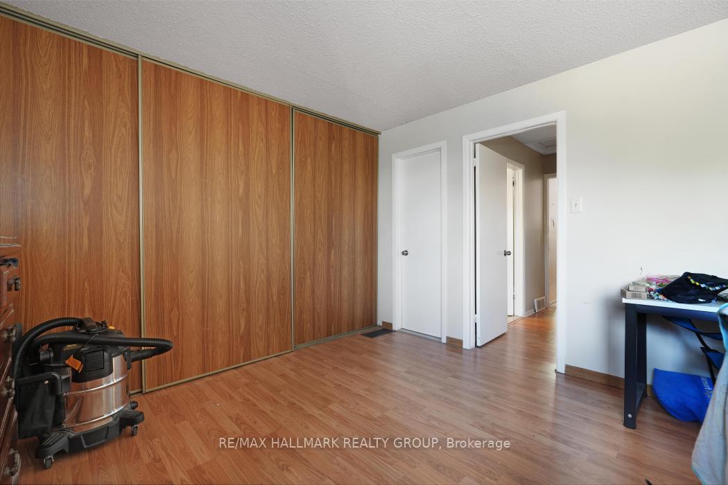 Photo 12 of 24 Erin Crescent, Ottawa, Hunt Club — HOMEH