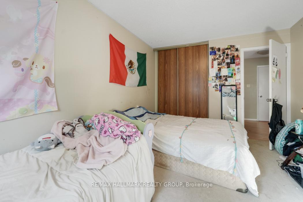 Photo 16 of 24 Erin Crescent, Ottawa, Hunt Club — HOMEH
