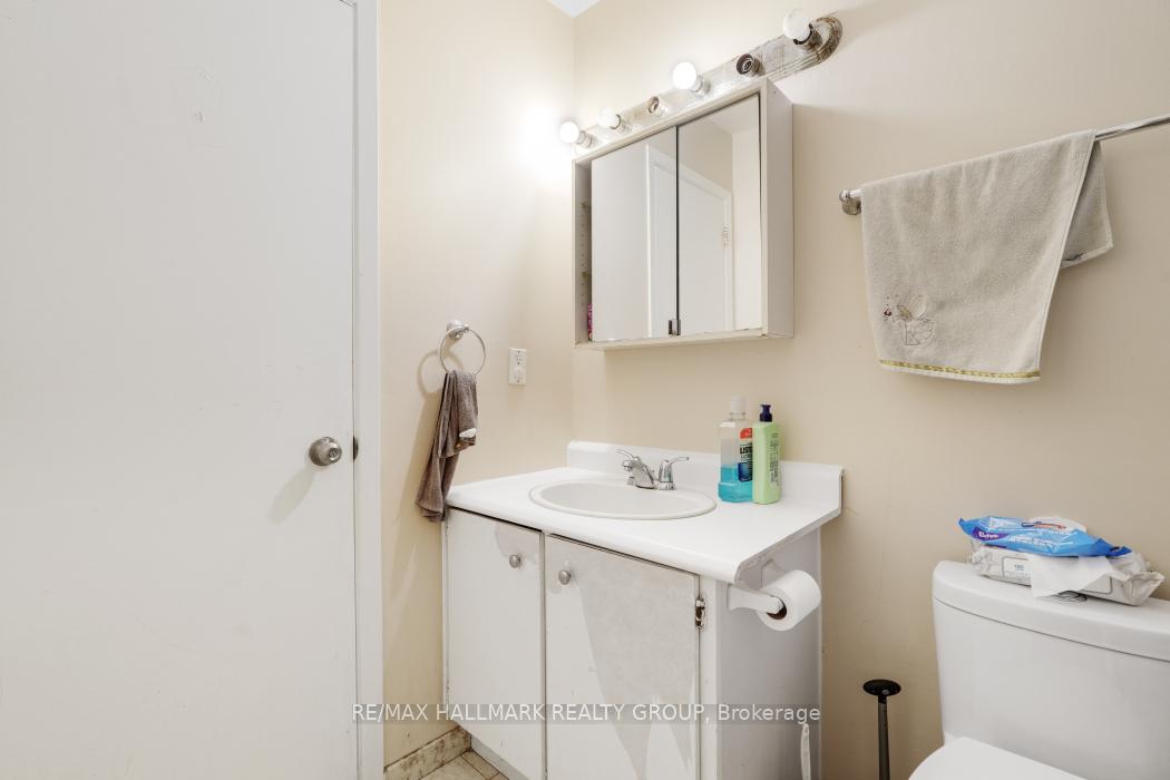 Photo 17 of 24 Erin Crescent, Ottawa, Hunt Club — HOMEH