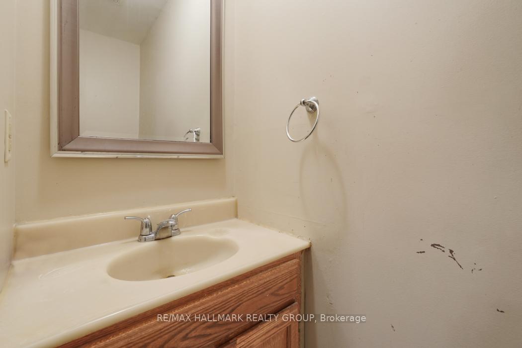 Photo 20 of 24 Erin Crescent, Ottawa, Hunt Club — HOMEH