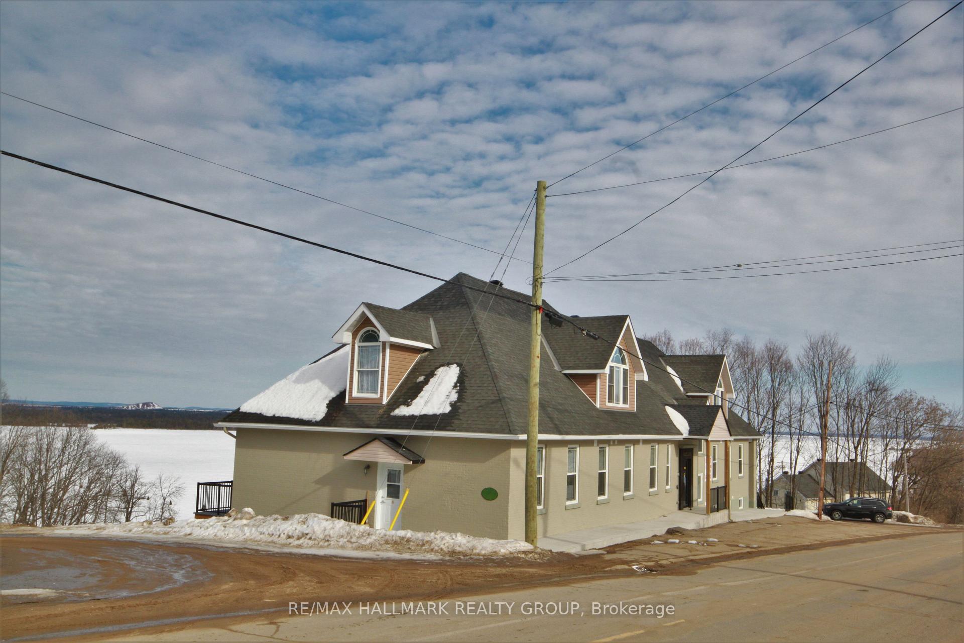 Photo 3 of Unit 5, 768 Usborne Street, McNab/Braeside, Mcnab/Braeside Twps — HOMEH