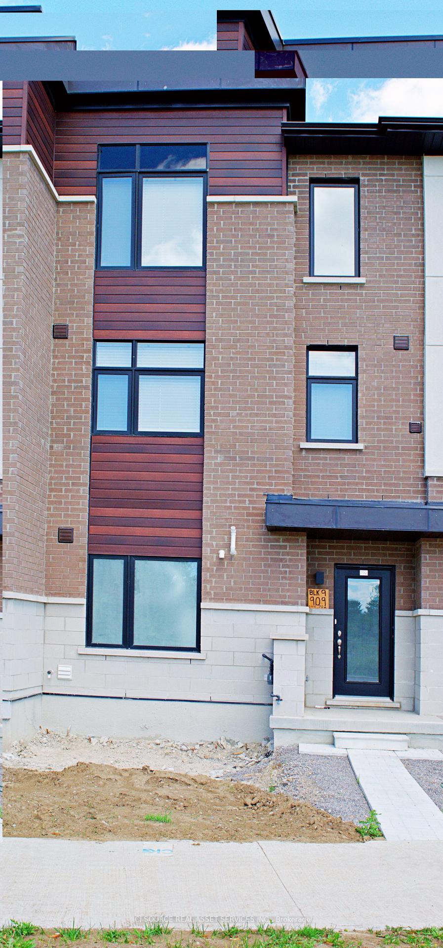 Front of Unit 702, 1695 Dersan Street