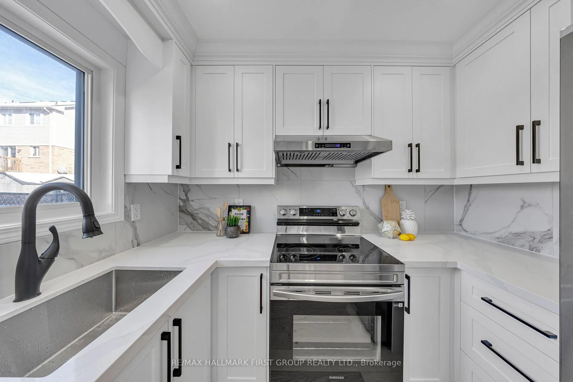 Photo 12 of 98 Kirkland Place, Whitby, Williamsburg — HOMEH