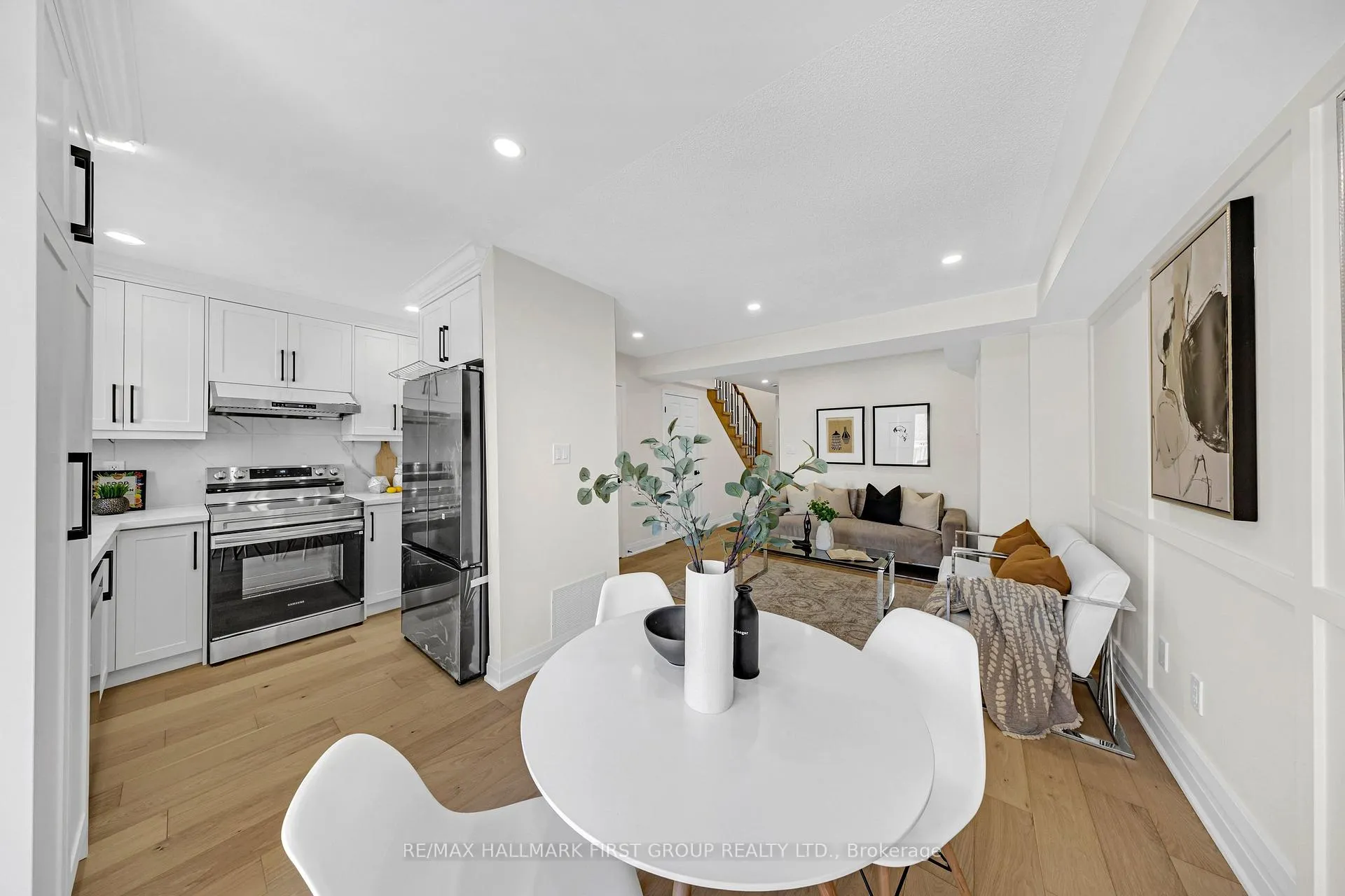 Photo 13 of 98 Kirkland Place, Whitby, Williamsburg — HOMEH