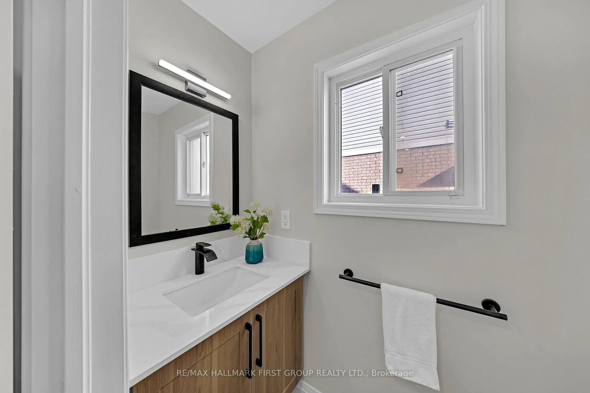 Photo 14 of 98 Kirkland Place, Whitby, Williamsburg — HOMEH