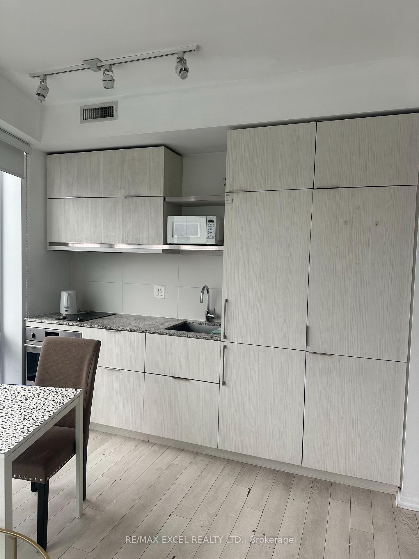 Front of Unit 3212, 197 Yonge Street