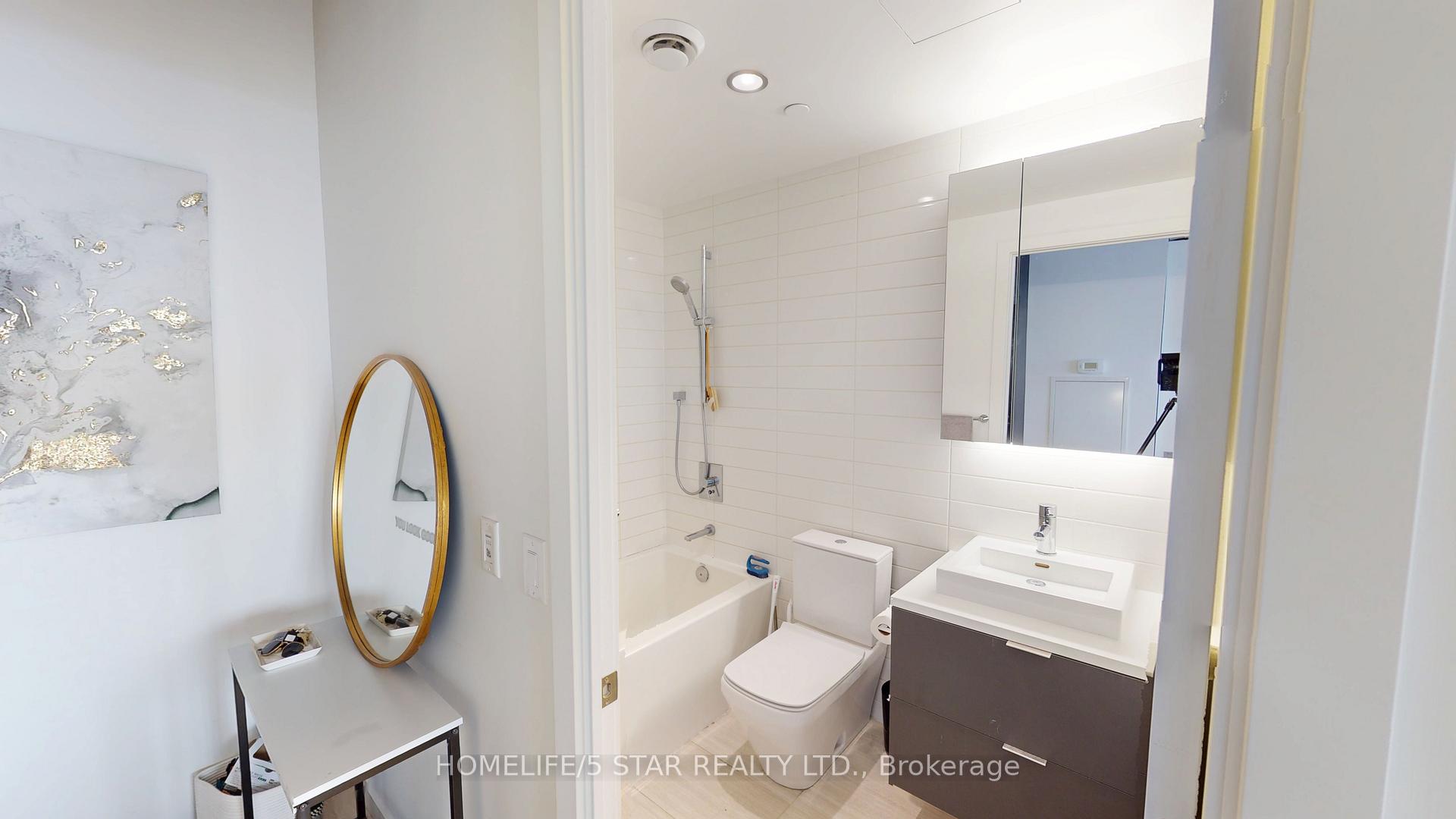 Photo 3 of Unit 1807, 170 Bayview Avenue, Toronto, Moss Park — HOMEH
