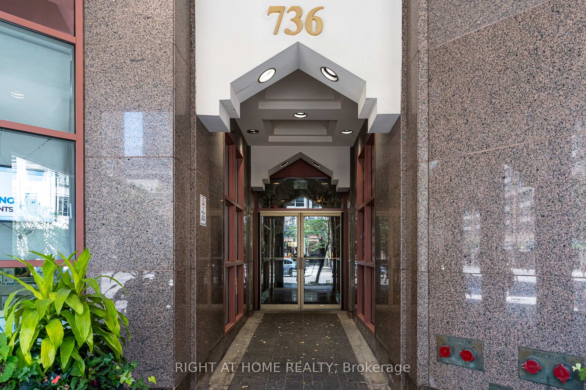 Photo 3 of Unit 506, 736 Bay Street, Toronto, Bay Street Corridor — HOMEH